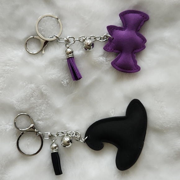 Sparkly Rhinestone Witch Hat and Bat Keychain Set - Picture 2 of 4
